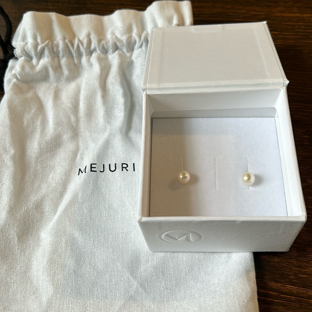 BRAND NEW Mejuri Pearl Oversized Stud Earrings